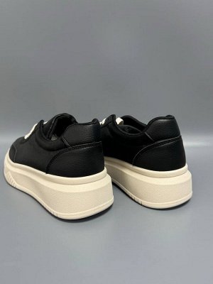 Кроссовки женские черные
