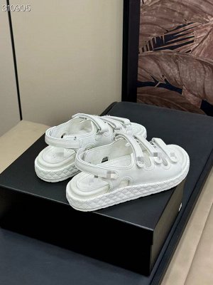 Сандали женские кожаные белые