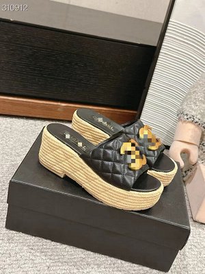 Сабо женские кожаные на танкетке