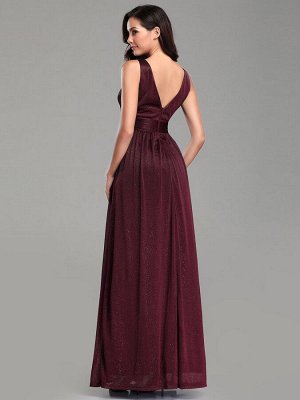 Вечернее длинное бордовое платье с V-образным вырезом на бретельках из блестящей ткани