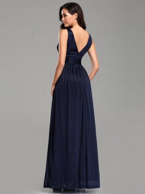 Вечернее длинное темно-синее платье с V-образным вырезом на бретельках из блестящей ткани