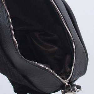 Сумка 19 см x 26 см x 10 cm  (высота x длина  x ширина ) Элегантная сумочка кросс-боди, закрывается на  молнию, носится на плече или через плечо. Сумочка декорирована изящной кисточкой, которая крепит