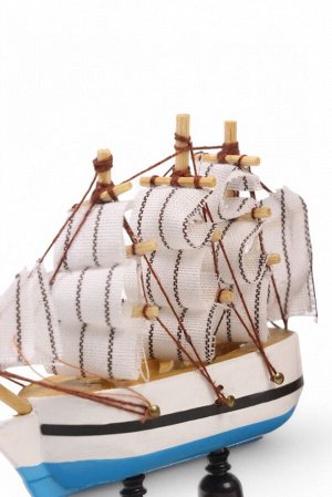 Карандашница дерево с моделью корабля «Мировой», 14x7x11 см, МИКС