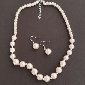 Комплект из жемчуга: колье и серьги