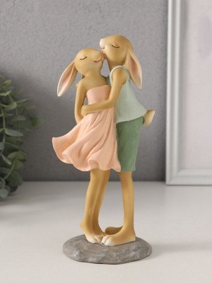 Фигурка полистоун «Романтика. Кролики: нежный поцелуй», 9x6.5x20 см