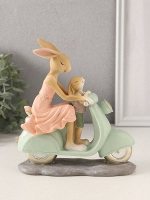 Фигурка полистоун «Зайки. Мама с сыном на мопеде», 16x6x17.5 см