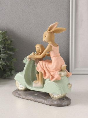 Фигурка полистоун «Зайки. Мама с сыном на мопеде», 16x6x17.5 см