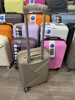 Чемодан маленький размер S 20" 40 л (ручная кладь) коричневый