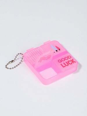 Таблетница «GOOD LUCK», с цепочкой, 6,5 × 6 × 1,5 см, 4 секции, цвет МИКС