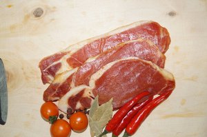 Балык Состав:
свинина мясная
соль,высококачественные специи
(рошинкен прошутто
альмонат супер комби
сиванис братен рот
аромат цмр
вс-100 (консервант))
Вяленое мясо – это вкусный и питательный продукт,