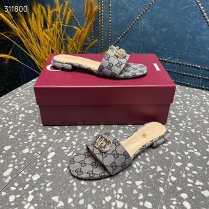 Шлепанцы женские