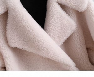 Пальто Пальто, оформленное воротником с лацканами, овечья шерсть/полиэстер. Размер (обхват груди, длина рукава, длина изделия, см): S (114,46,91), M (118,47,92), L (122,48,93)