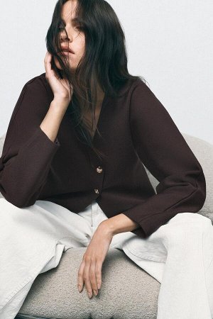 пиджак ЦВЕТ как на первом фото КАРДИГАН С ЗАПАХОМ (STRICKJACKE IN WICKELOPTIK) Кардиган с V-образным вырезом и длинными рукавами. Застежка на перекрещенные пуговицы спереди. СОСТАВ МАТЕРИАЛА, ИНСТРУКЦ