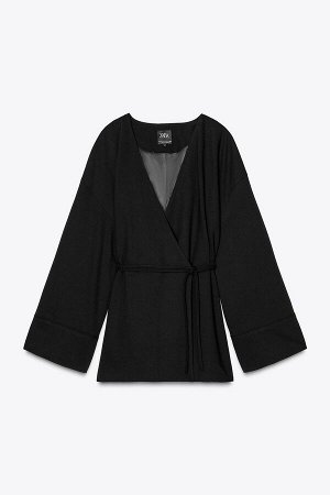 пиджак ЦВЕТ как на первом фото БЛЕЙЗЕР-КИМОНО С ПЕРЕКРЕСТКАМИ (GEKREUZTER KIMONO-BLAZER) Пиджак-кимоно с перекрещивающимся V-образным вырезом. Длинные рукава со спущенной линией плеча. внутренняя подк