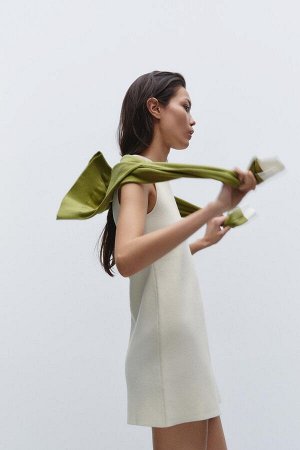 платье ЦВЕТ как на первом фото КОРОТКОЕ ПРОСТОЕ ТРИКОТАЖНОЕ ПЛАТЬЕ (KURZES SCHLICHTES STRICKKLEID) Платье без рукавов с круглым вырезом. Расклешенный подол. СОСТАВ МАТЕРИАЛА, ИНСТРУКЦИИ ПО УХОДУ И ПРО
