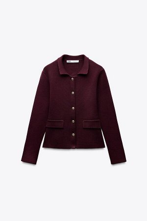 топ ЦВЕТ как на первом фото ОДНОТОННЫЙ КАРДИГАН (EINFARBIGE STRICKJACKE) Пиджак с воротником-лацкан и длинными рукавами. Индивидуальный пошив. Спереди ложные карманы с клапанами. Застежка на золотисты