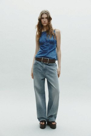 топ ЦВЕТ как на первом фото джинсовый топ (DENIMTOP) Джинсовый топ с прямым вырезом и узкими бретелями. С контрастными стегаными швами. Молния. СОСТАВ МАТЕРИАЛА, ИНСТРУКЦИИ ПО УХОДУ И ПРОИСХОЖДЕНИЕ СО