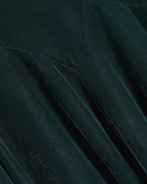 Мини-платье из зеленого бархата с V-образным вырезом