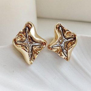 Серьги Вставка: Без вставок
Материал изделия: ювелирный сплав
Размер: 3 см

Представляем вам серьги из гипоаллергенной ювелирной стали коллекции «Molly»
Благодаря своей универсальности, эти серьги п