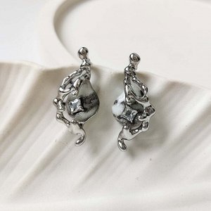 Серьги Вставка: Циркон
Материал изделия: ювелирный сплав
Размер: 3.2 см

Представляем вам серьги из гипоаллергенной ювелирной стали коллекции «Molly»
Благодаря своей универсальности, эти серьги подо