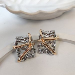 Серьги Вставка: Без вставок
Материал изделия: ювелирный сплав
Размер: 3 см

Представляем вам серьги из гипоаллергенной ювелирной стали коллекции «Molly»
Благодаря своей универсальности, эти серьги п