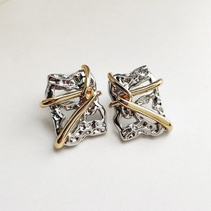 Серьги Вставка: Без вставок
Материал изделия: ювелирный сплав
Размер: 3 см

Представляем вам серьги из гипоаллергенной ювелирной стали коллекции «Molly»
Благодаря своей универсальности, эти серьги п