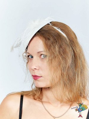 Вуалетка белая, мини-шляпка с вуалью и пухом