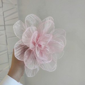Цветок - брошь из ткани нежно - розового цвета