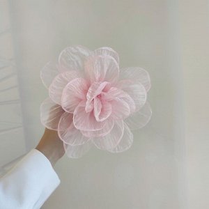 Цветок - брошь из ткани нежно - розового цвета