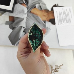 Брошь из керамики Лист, цвет темный зелёный