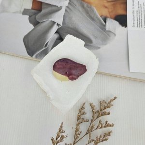 Брошь из керамики Кит, цвет малиновый