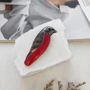 Брошь из керамики Снегирь