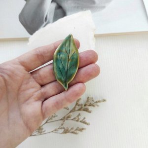 Брошь из керамики Лист, цвет зелёный