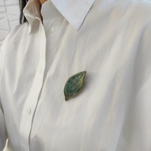 Брошь из керамики Лист, цвет зелёный