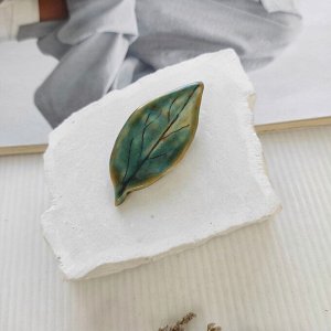 Брошь из керамики Лист, цвет зелёный