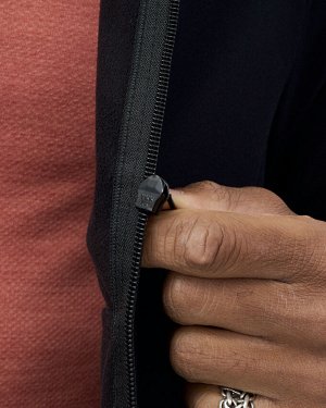 Ветровка спортивная мужская с капюшоном softshell черного цвета 9563Ch