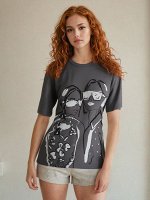 Футболка женская хлопковая с принтом Девушки, декорирована стеклянными камушками