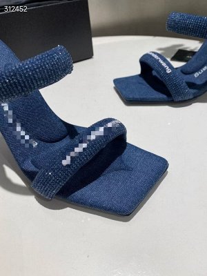 Босоножки женские  со стразами