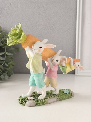 Фигурка полистоун «Зайчата несут большую морковь», 19.5x6.5x18 см