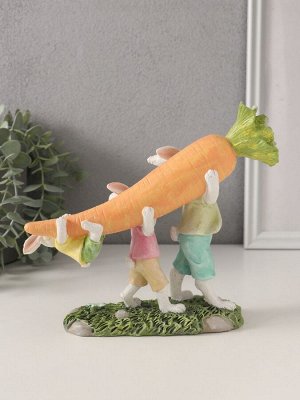 Фигурка полистоун «Зайчата несут большую морковь», 19.5x6.5x18 см