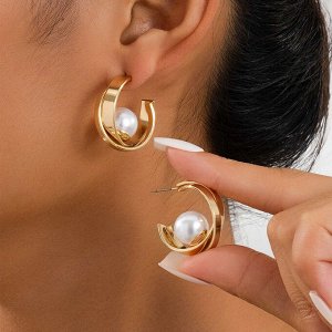 Серьги Эта стильная качественная бижутерия, которая точно не останется незамеченной! Сочетание геометрических форм и различных материалов создает идеальное сочетание элегантности и смелости.
Украшения