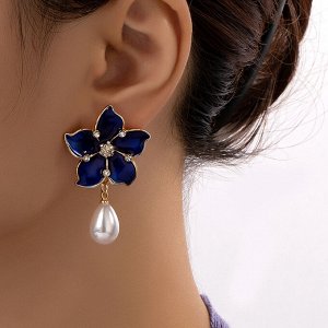 Серьги Эта стильная качественная бижутерия, которая точно не останется незамеченной! Сочетание геометрических форм и различных материалов создает идеальное сочетание элегантности и смелости.
Украшения