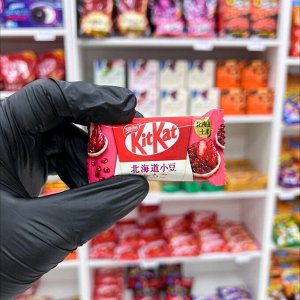 KitKat Hokkaido Azuki & Strawberry 150g - Коллекционный КитКат Хоккайдо Адзуки клубника. 10шт