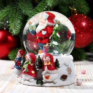 Сувенир снежный шар "Дед Мороз в шапке-ушанке с ёлочкой"