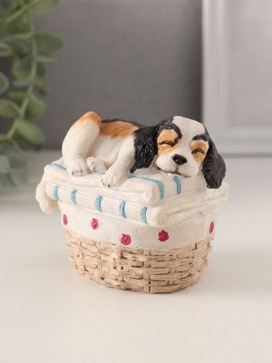 Фигурка полистоун «Пёсик спит в корзине с бельём», 8.5x6x7.5 см