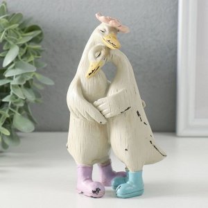 Фигурка полистоун «Гуси: объятия, нежность», 9x5.5x14.5 см
