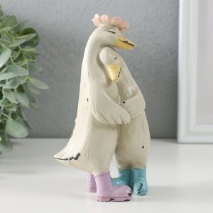 Фигурка полистоун «Гуси: объятия, нежность», 9x5.5x14.5 см
