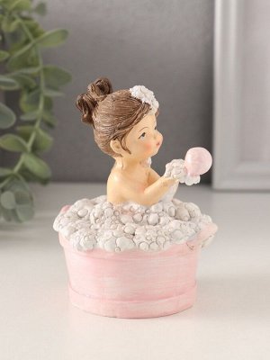 Фигурка полистоун «Купание: малышка и пёсик», 8.5x8x10.5 см