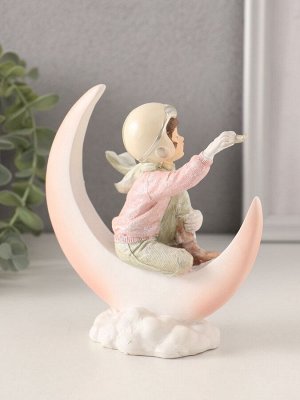 Фигурка полистоун «Малыш-авиатор на месяце», 13x5.5x14 см