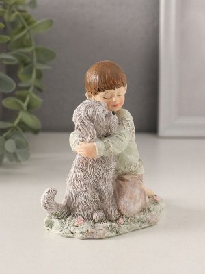 Фигурка полистоун «Мальчишка с собакой: объятия», 9x6x10 см